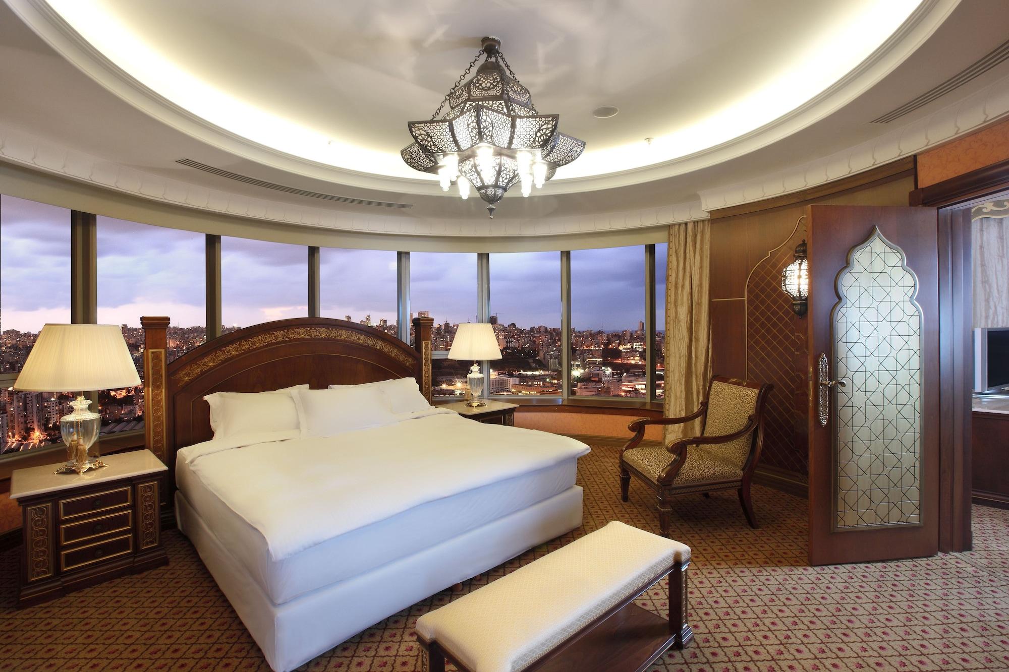 Отель Al Habtoor Grand Бейрут Экстерьер фото