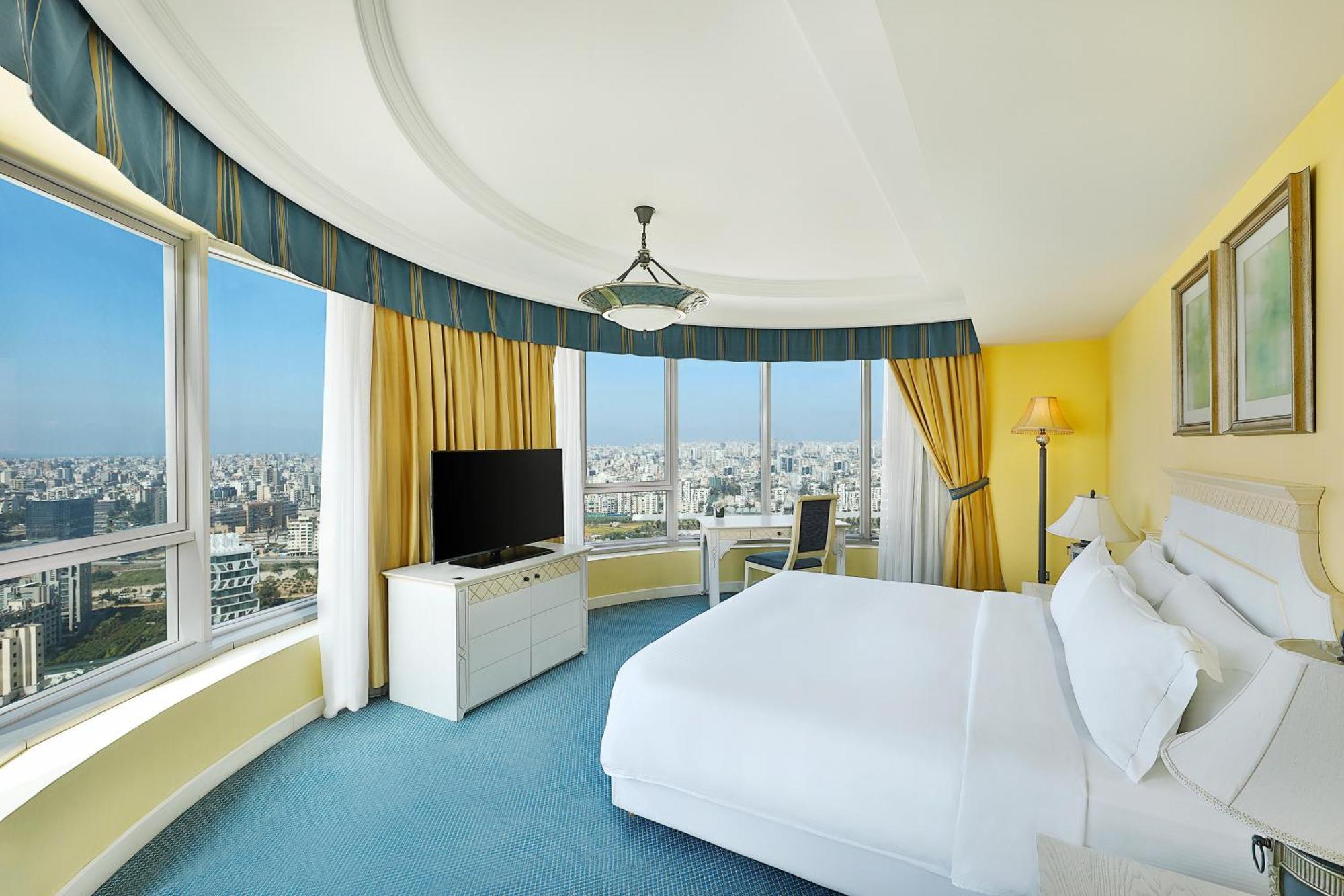Отель Al Habtoor Grand Бейрут Экстерьер фото