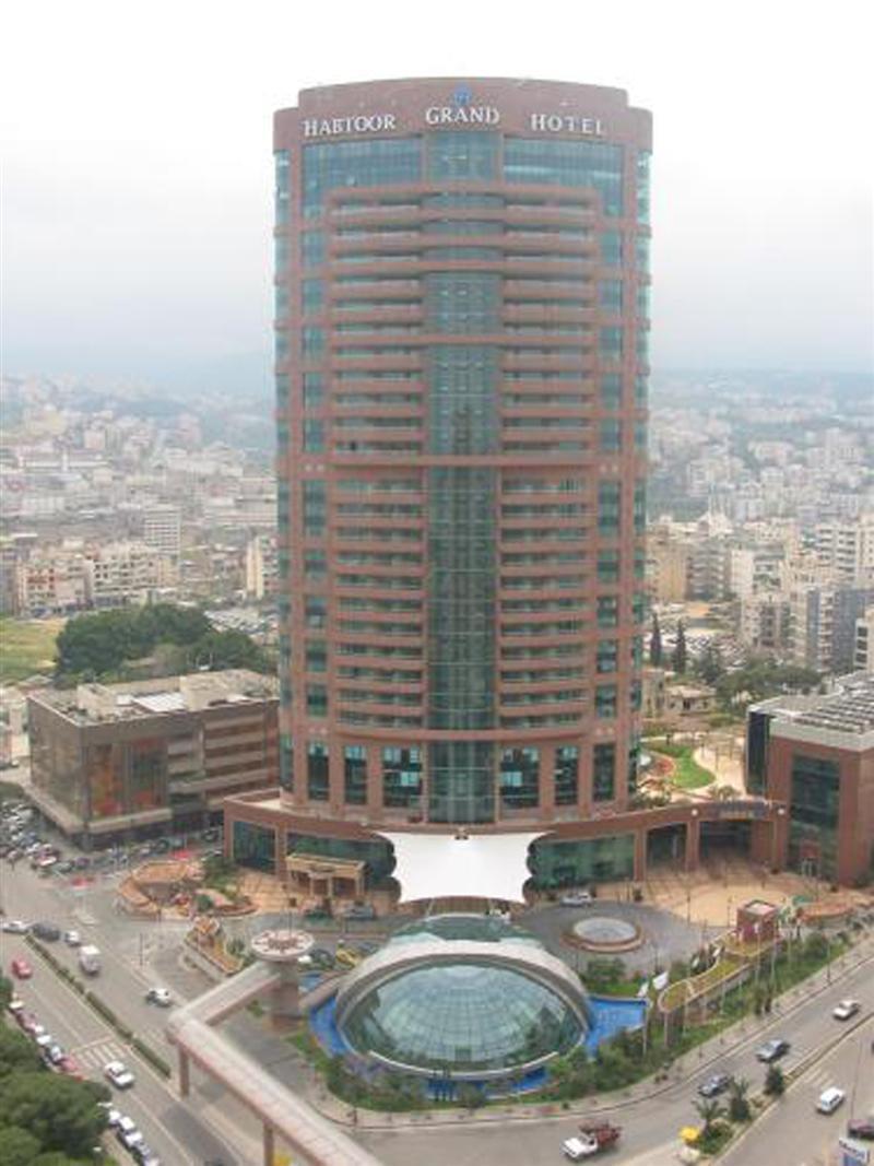 Отель Al Habtoor Grand Бейрут Экстерьер фото