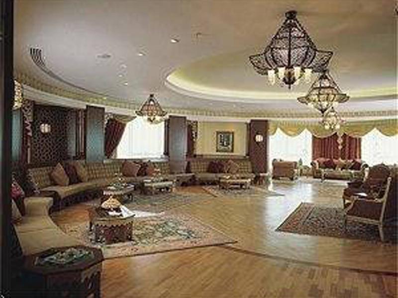 Отель Al Habtoor Grand Бейрут Экстерьер фото